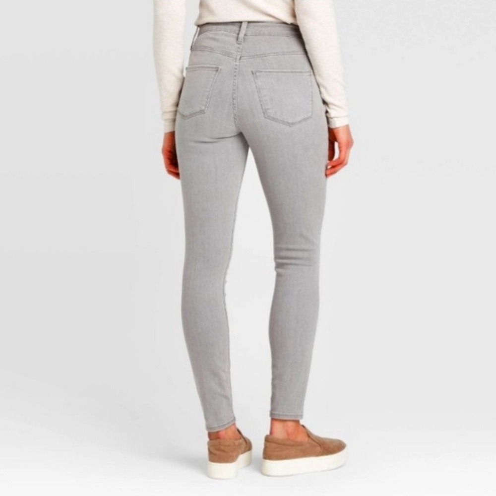 Universal Thread Gray Denim Jeans - image 3